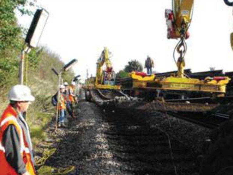 chantier ferrovaire pose rail palonnier universel